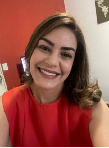 Cássia Santos — Psicóloga — Especialista em TCC